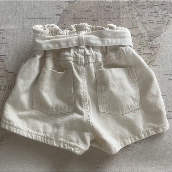 Zara Cream Denim Paperbag Shorts
2-3 - Picture 3 of 3
